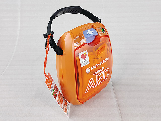 大幅にプライスダウン 日本光電 AED 自動体外式除細動器 全年齢対象 AED-3100 屋外ステッカー 2点セット  AEDの訪問セットアップサービス付 お見積り無料aed-3100-02-2