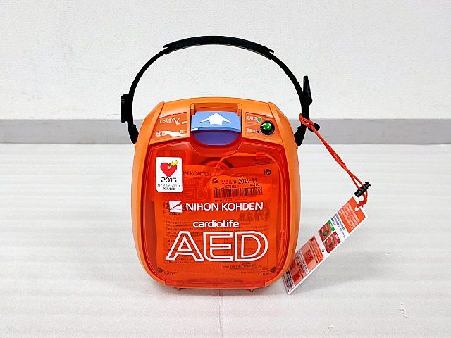 大幅にプライスダウン 日本光電 AED 自動体外式除細動器 全年齢対象 AED-3100 屋外ステッカー 2点セット  AEDの訪問セットアップサービス付 お見積り無料aed-3100-02-2